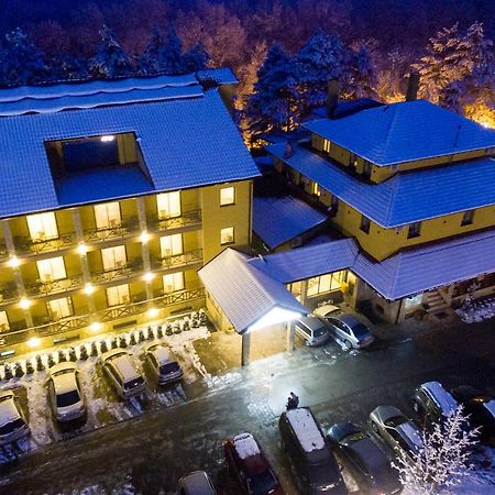 Hotel Borkovac Рума Екстериор снимка