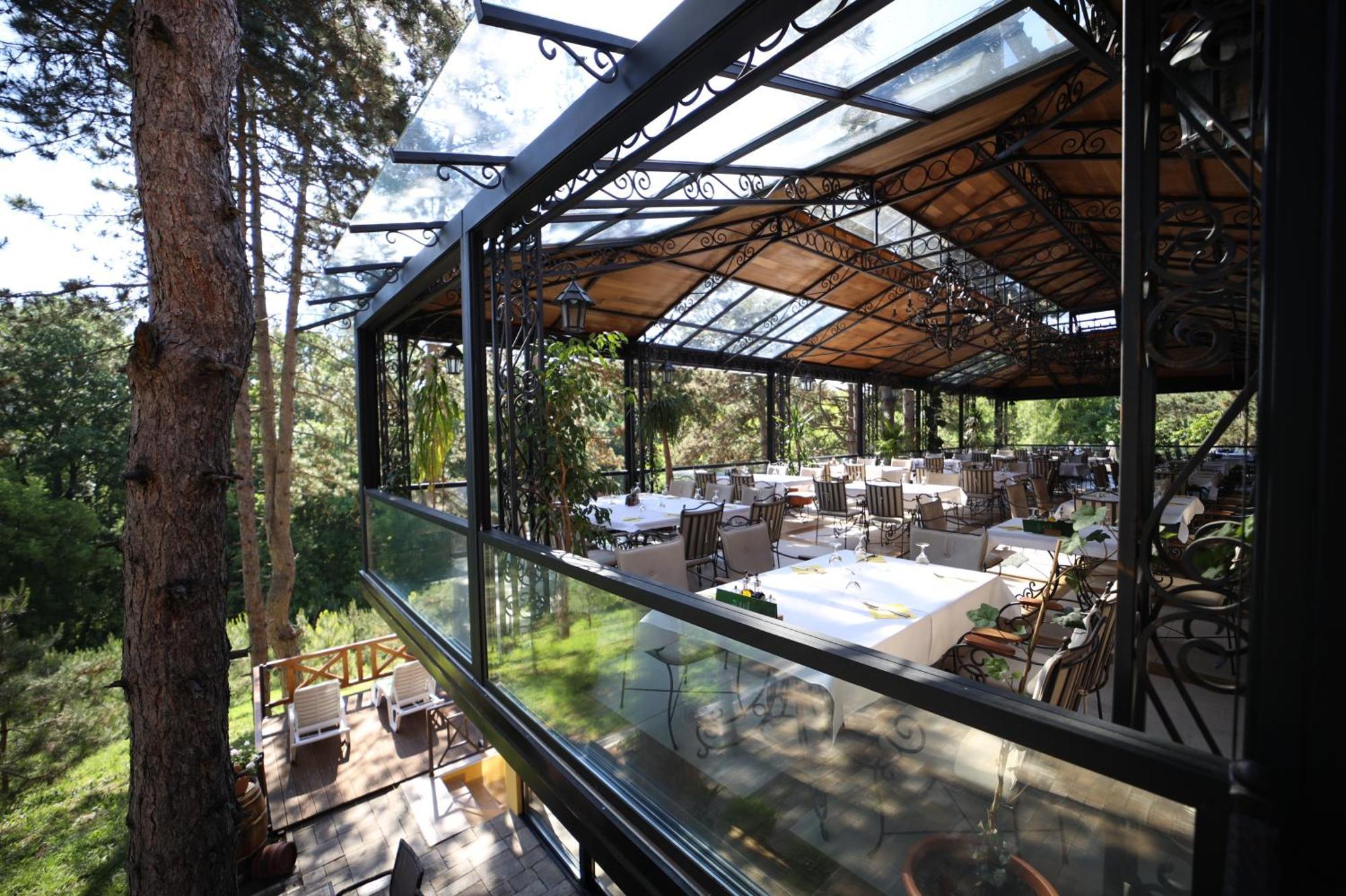 Hotel Borkovac Рума Екстериор снимка