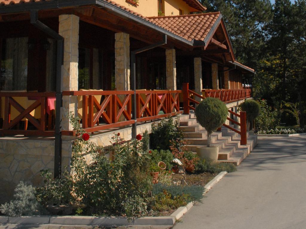 Hotel Borkovac Рума Екстериор снимка