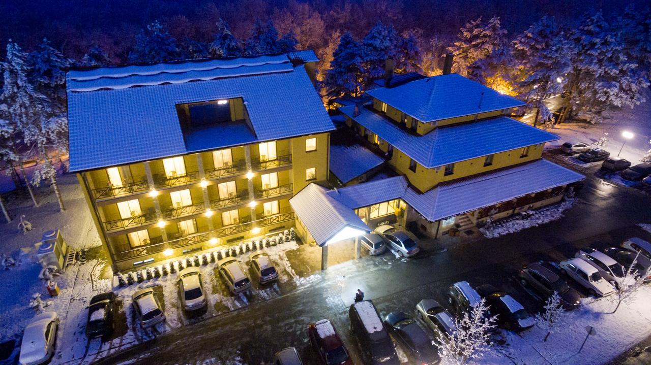Hotel Borkovac Рума Екстериор снимка