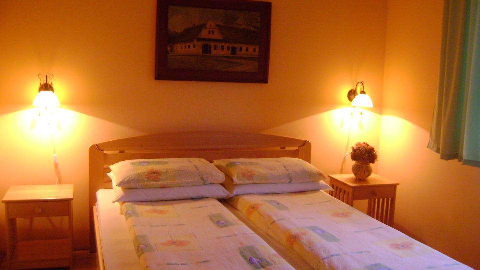 Hotel Borkovac Рума Екстериор снимка